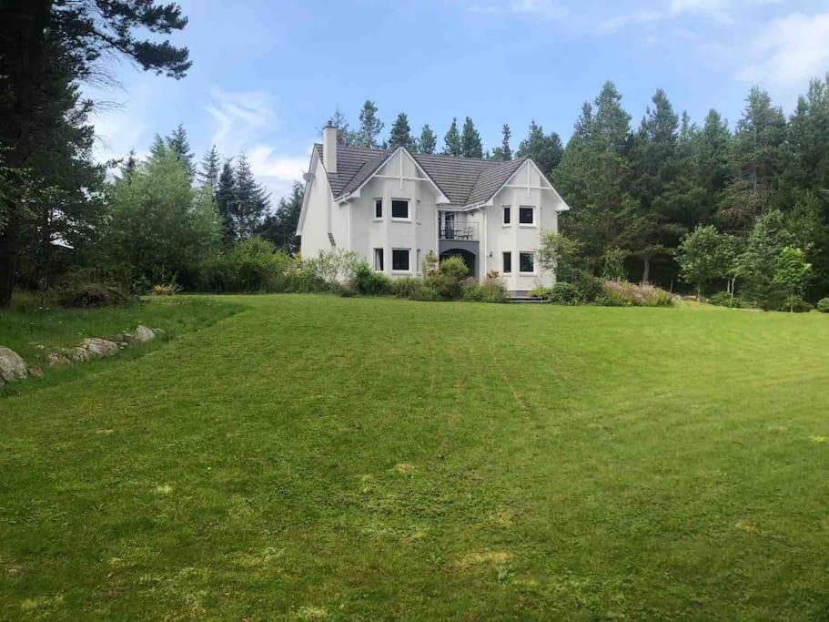 Cardon House - Luxury Highland Holiday Home インヴァネス エクステリア 写真