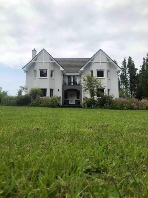 Cardon House - Luxury Highland Holiday Home インヴァネス エクステリア 写真